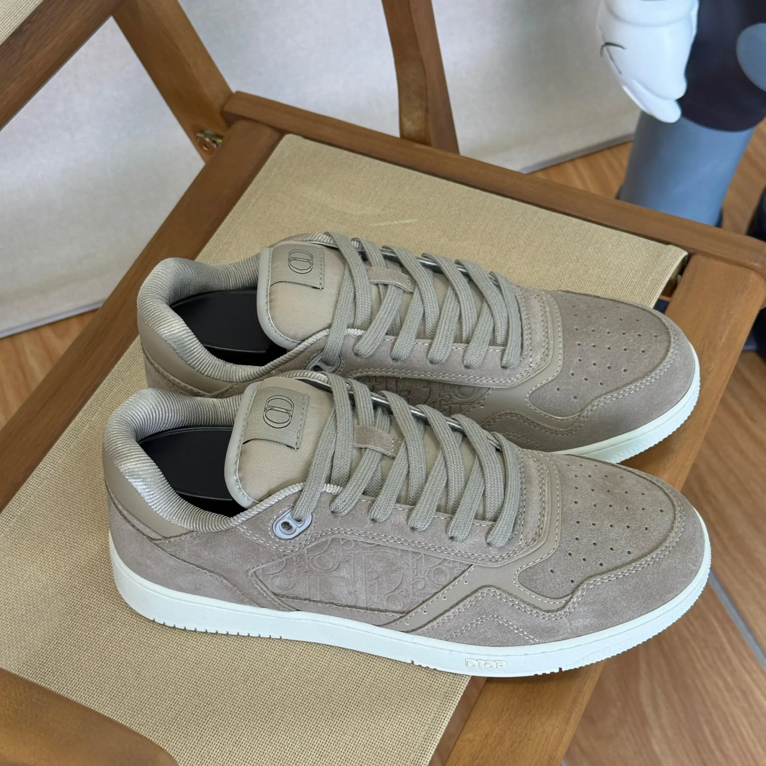 Dior B27 Low-Top Sneakers – Calfskin & Dior Oblique Motif in Dubai UAE Dior B27 Low-Top Sneakers – Calfskin & Dior Oblique Motif in Dubai UAE