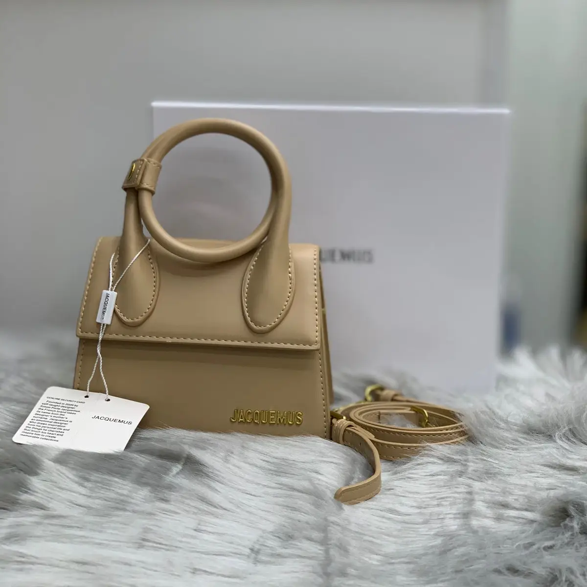 Jacquemus niche temperament hand-held crossbody bag in Dubai UAE Jacquemus niche temperament hand-held crossbody bag in Dubai UAE