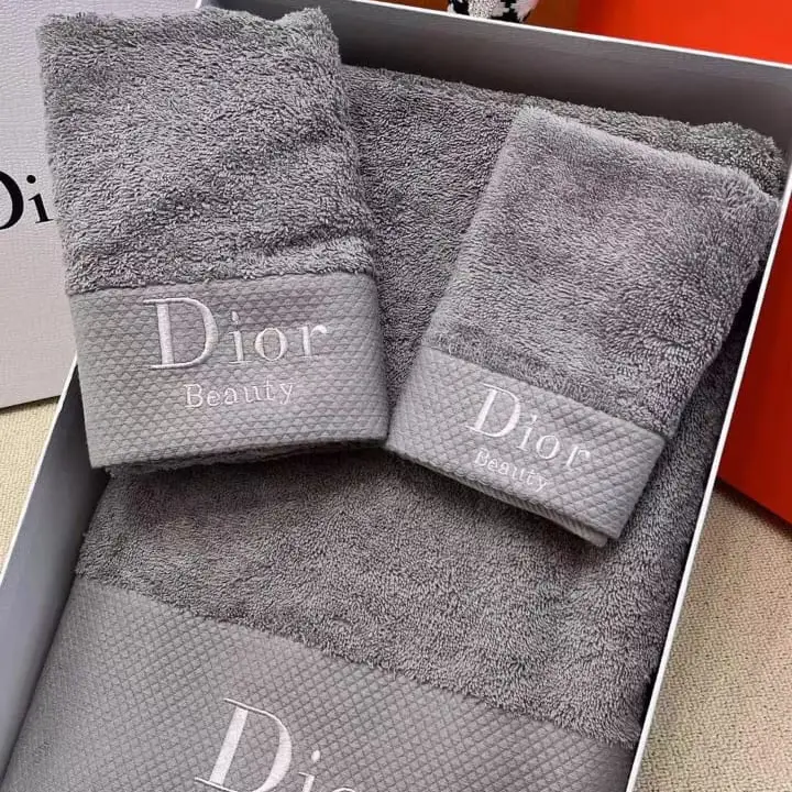 10934702398473829047