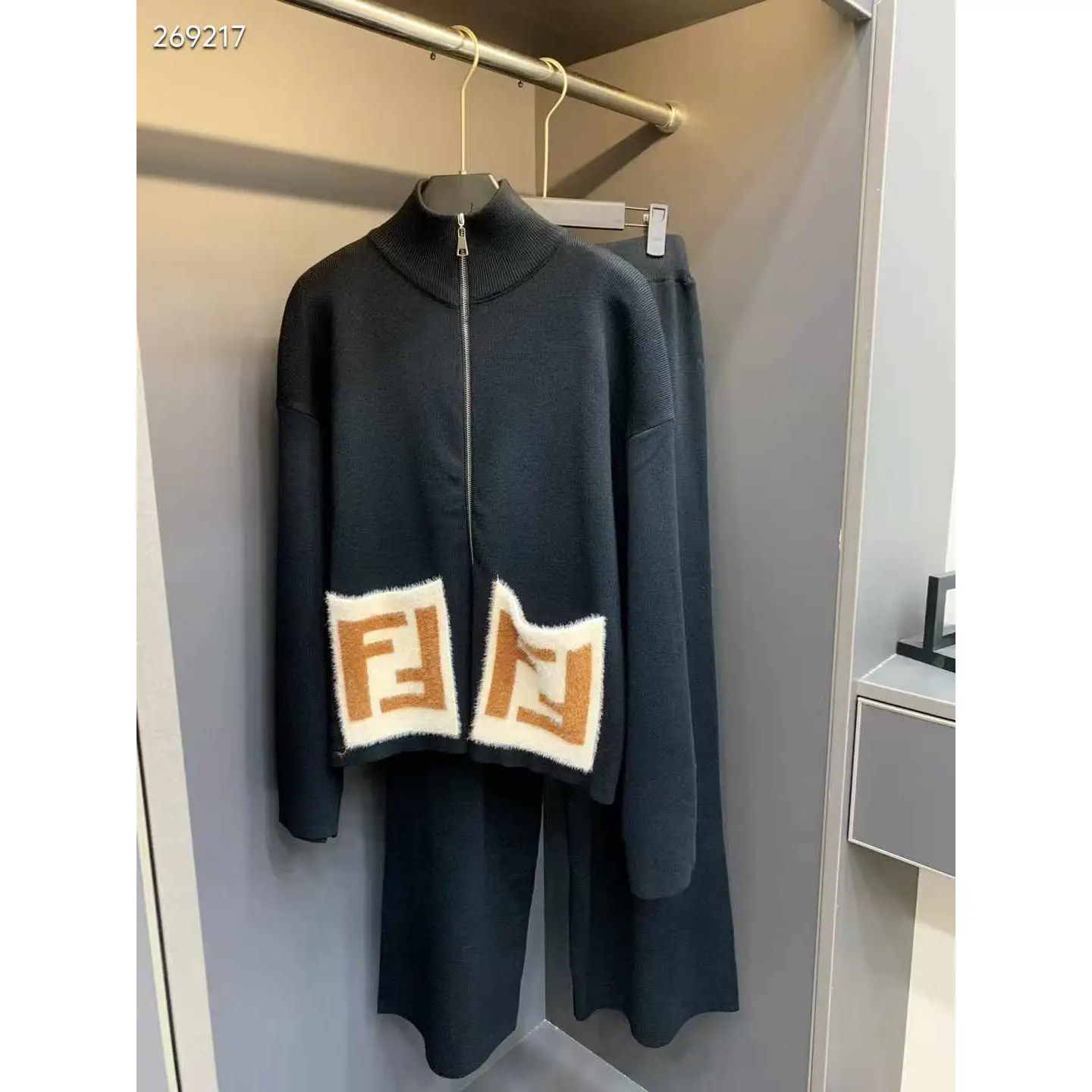 11098247328904070394