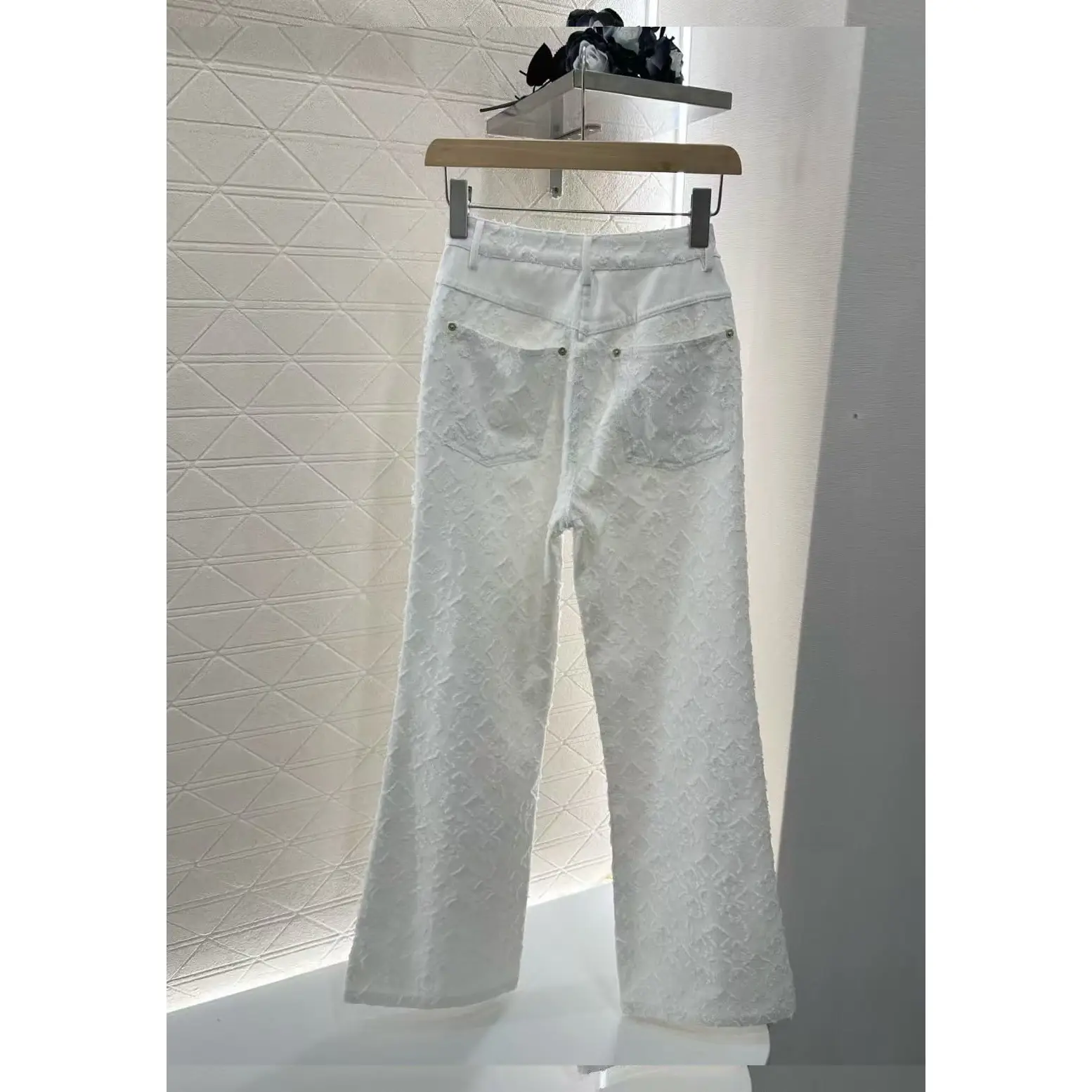 340872893072549380589