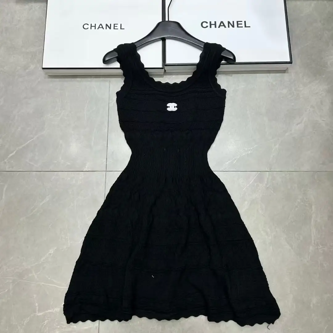 Chanel Dress Featuring Iconic Interlocking C Logo – Timeless Luxury Fashion in Dubai UAE Chanel Dress Featuring Iconic Interlocking C Logo – Timeless Luxury Fashion in Dubai UAE