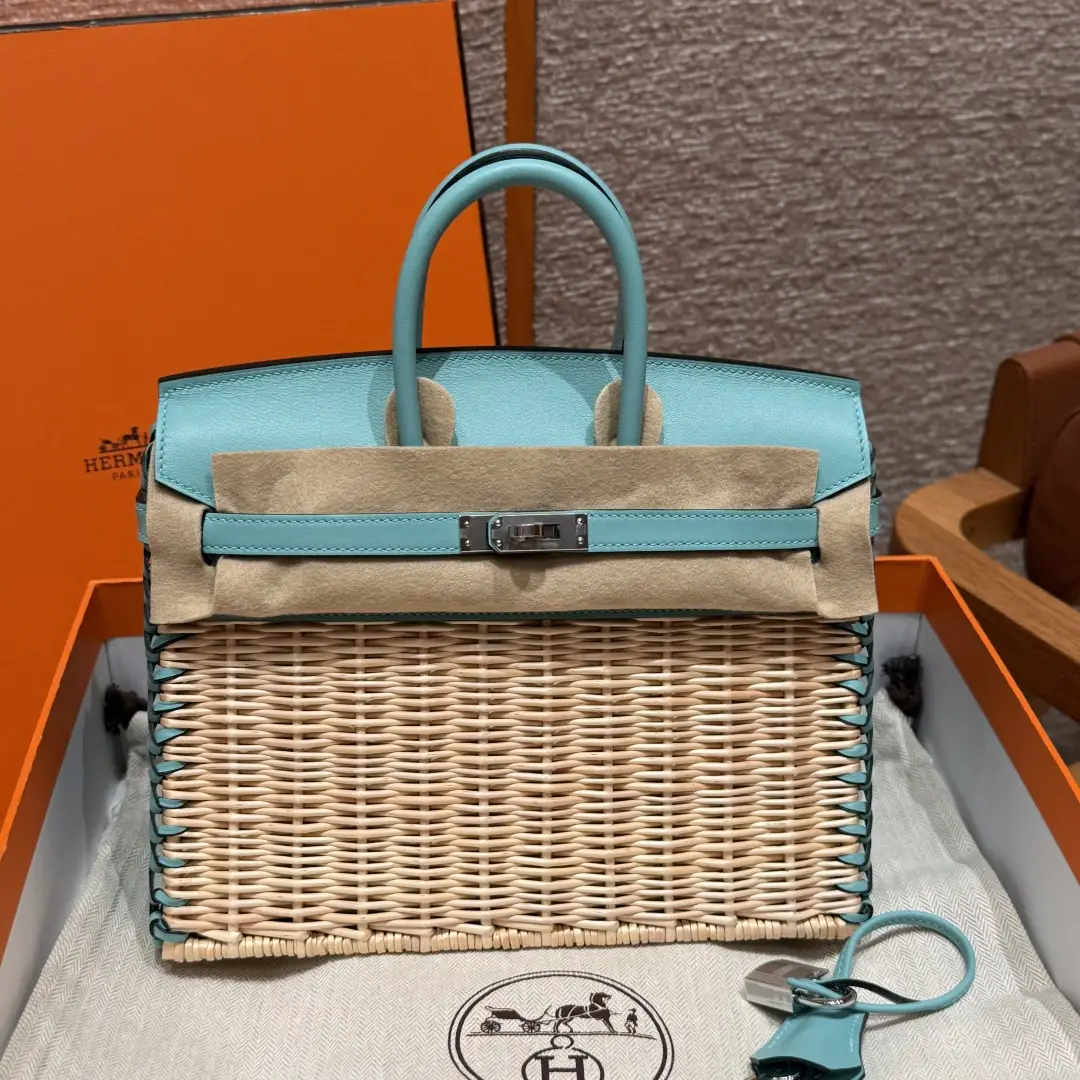 Hermès Birkin 25 Picnic Bag – Limited Edition Wicker & Leather Handbag with Palladium Hardware in Dubai UAE Hermès Birkin 25 Picnic Bag – Limited Edition Wicker & Leather Handbag with Palladium Hardware in Dubai UAE