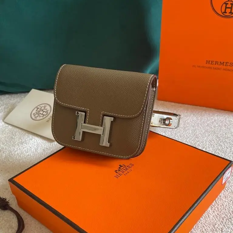Hermès Constance Slim Wallet – Iconic H Clasp, Elegant Design & Wearable Versatility in Dubai UAE Hermès Constance Slim Wallet – Iconic H Clasp, Elegant Design & Wearable Versatility in Dubai UAE
