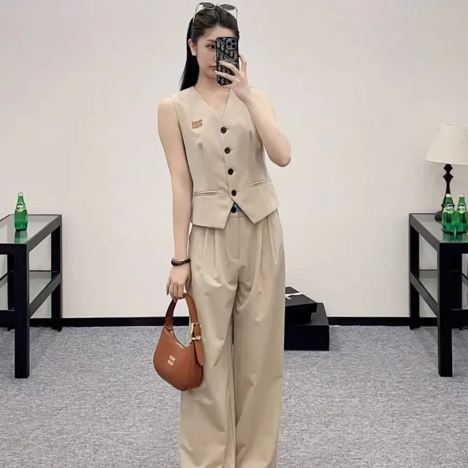 Two-Piece Linen Vest and Wide-Leg Pants Set – Elegant Summer Suit Ensemble in Dubai UAE Two-Piece Linen Vest and Wide-Leg Pants Set – Elegant Summer Suit Ensemble in Dubai UAE